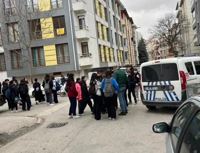 Eskişehir'de 12 yaşındaki çocuk okul çıkışında bıçaklandı