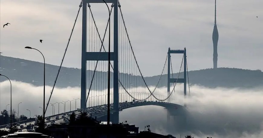 İstanbul ve Çanakkale Boğazı'nda gemi trafiği sis engeli