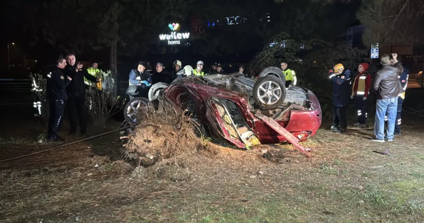 Refüje devrilen aracın sürücüsü öldü