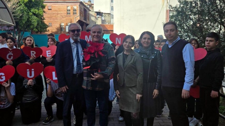 Emekliye ayrılan 38 yıllık öğretmene duygusal veda