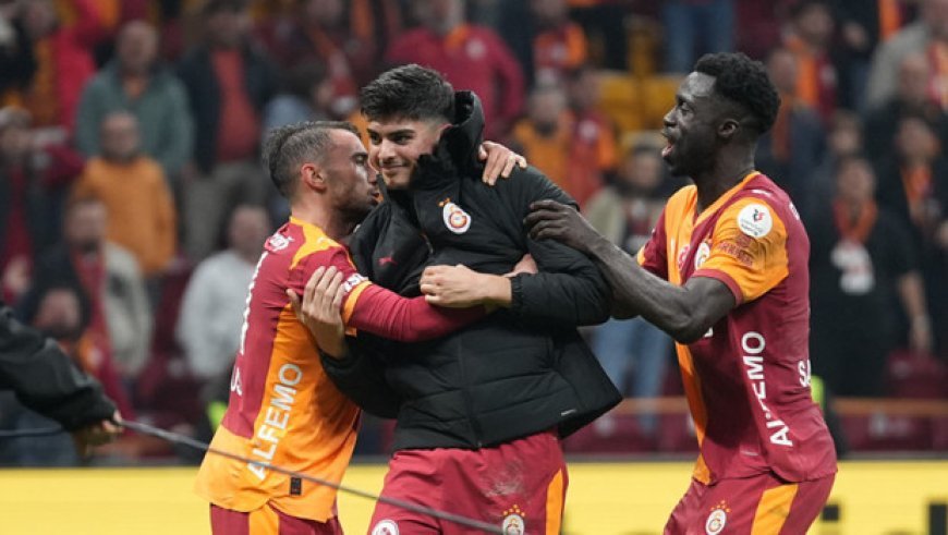 Galatasaray'da Arda Ünyay'a önce ıslık, sonra destek!