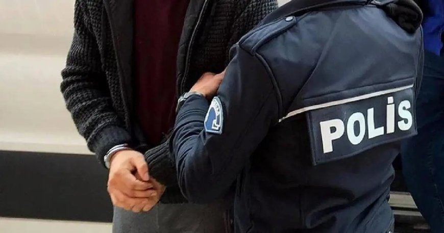 Eve çağırdıkları erkeği gasp eden çift tutuklandı