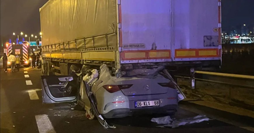 Tıra arkadan çarpan araçta 2 kişi öldü