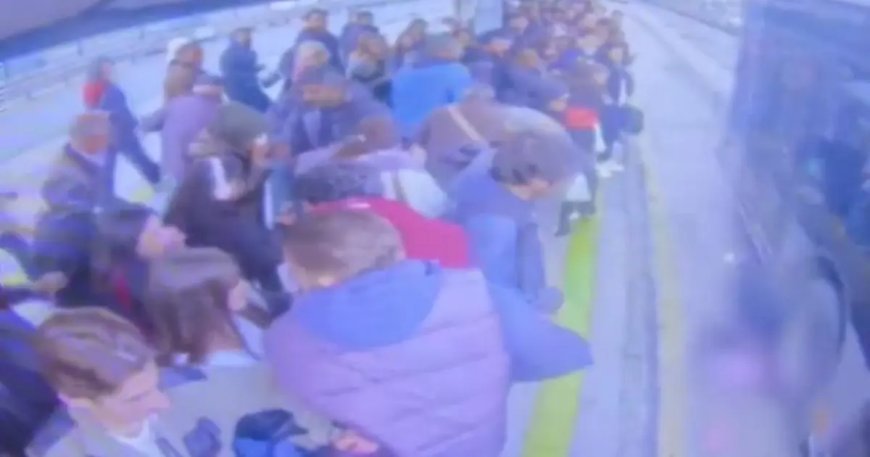 Durakta bayılan 14 yaşındaki çocuk metrobüsün altında kaldı