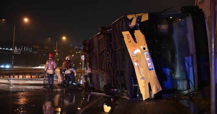 İstanbul'da özel halk otobüsü devrildi