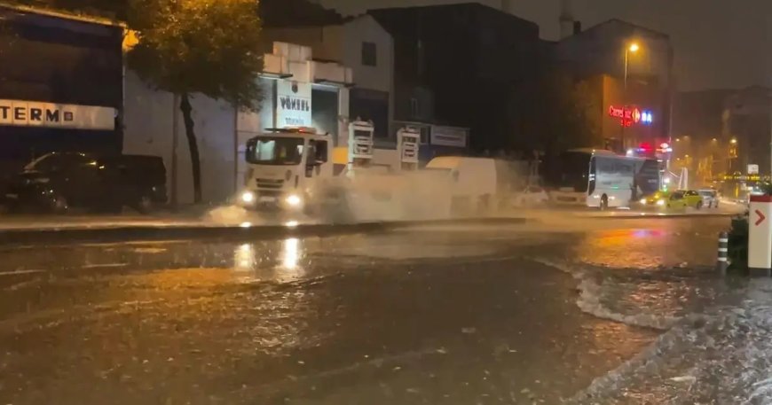 İstanbul'da sağanak yağış etkili oldu