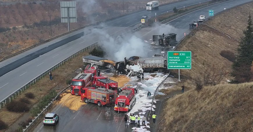 Otoyolda TIR'lar çarpıştı, yol trafiğe kapandı