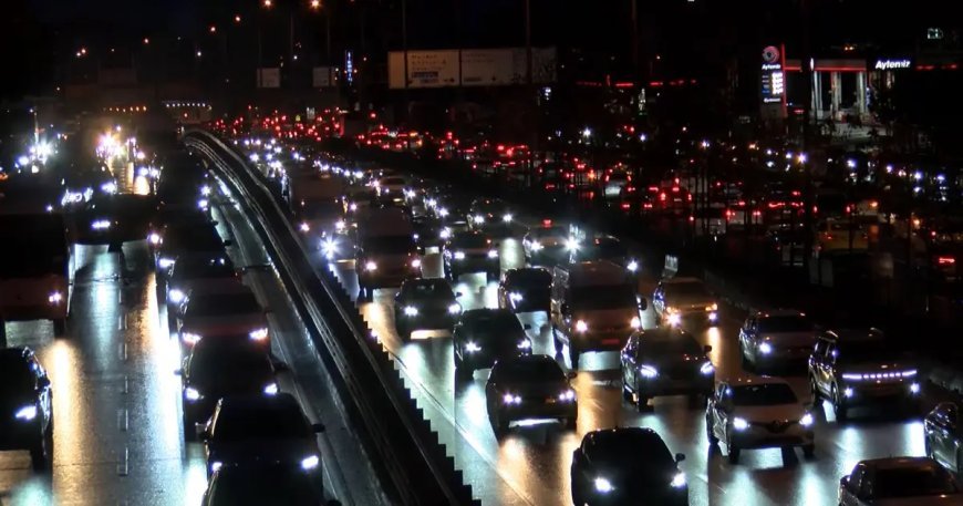 İstanbul'da trafik durma noktasına geldi