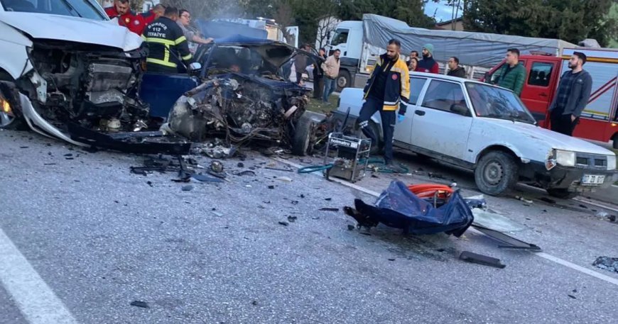 Karşı şeride geçti, yolu birbirine kattı! Feci kazada iki ölü, üç yaralı
