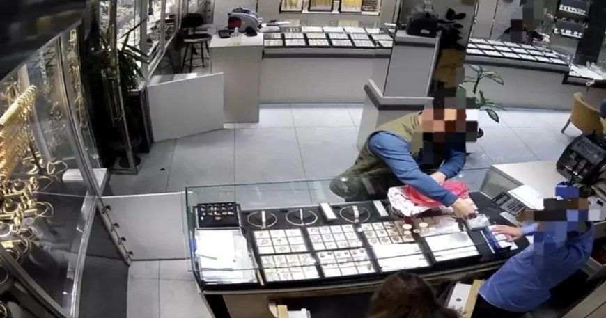 Komşusunun evini soydu, iki poşet altını kuyumcuda bozdurdu