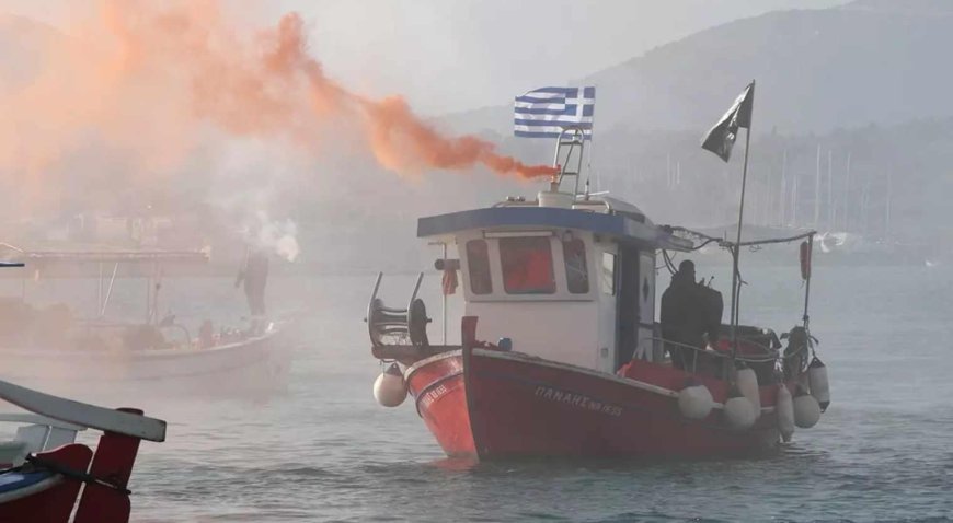 Yunanistan'da çiftçi eylemleri büyüyor! Volos Limanı kapatıldı, hedefte Selanik var...