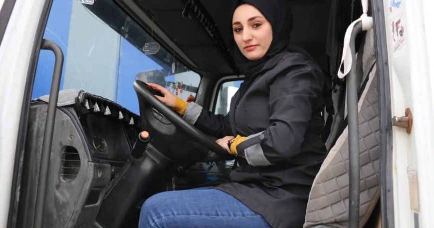 Sivas'ın tek kadın TIR şoförü haber olduğu aracı devirdi