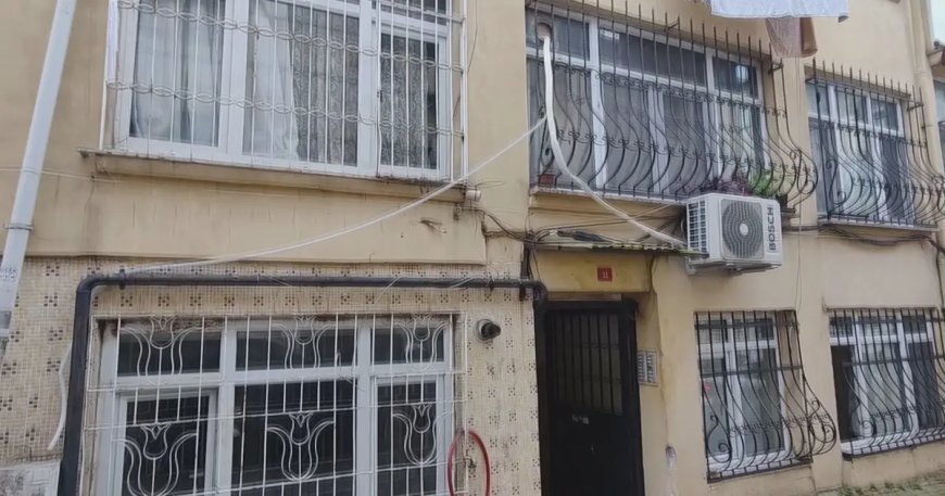 Fatih'te 4 katlı binanın zemininde çökme meydana geldi