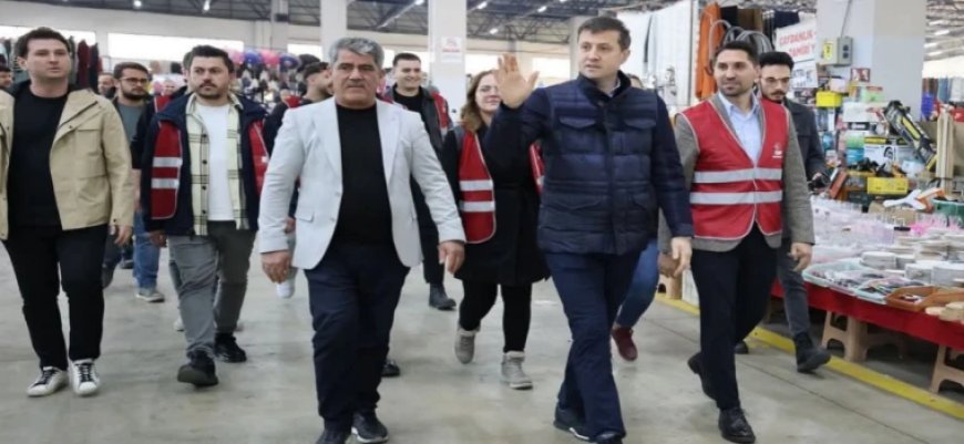 BAŞKAN AKAY, CHP İLÇE BAŞKANI VE PARTİLİLERLE KAPALI PAZAR ESNAFINI ZİYARET ETTİ