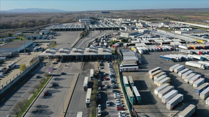 Kapıkule Gümrük Kapısı'nda günlük ticari araç geçiş rekoru kırıldı