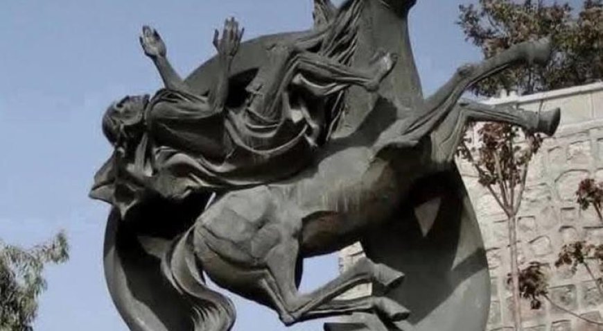 Papa'nın hediye ettiği heykel çalındı!