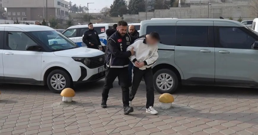 Parasını gasbettikleri gence çıplak görüntüleri ile şantaj yaptılar