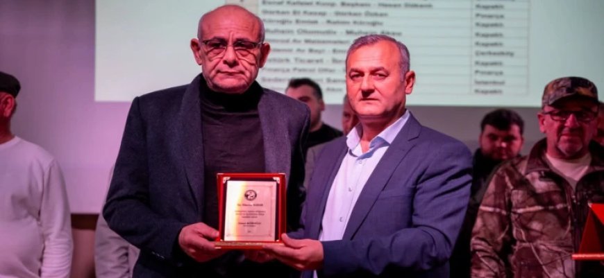 KAPAKLI AVCILAR DERNEĞİ’NDEN HÜSEYİN BAHAR’A PLAKET