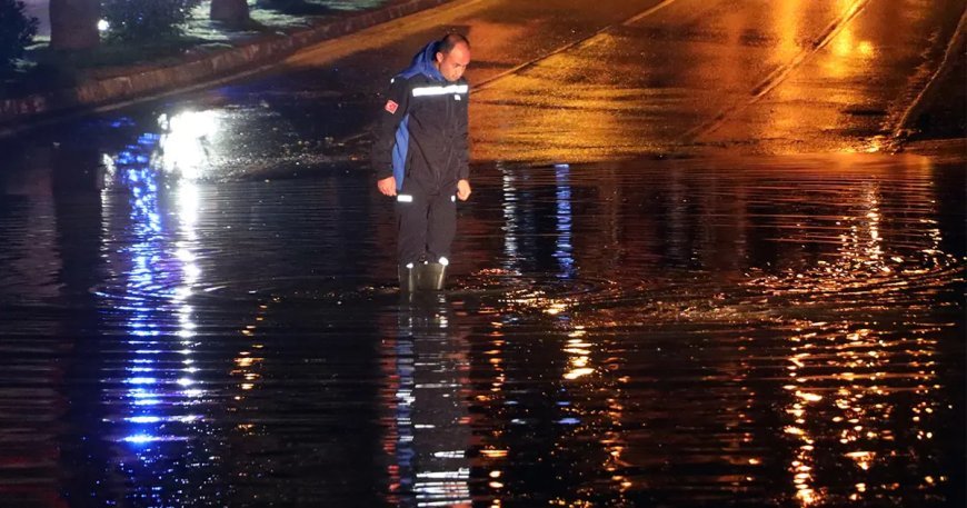 Bodrum'da yollar göle döndü, istinat duvarı çöktü