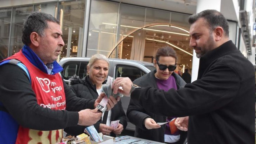 Milli Piyango yılbaşı biletlerine yoğun ilgi: 'Rüyasında gördüğü rakamları soran var'