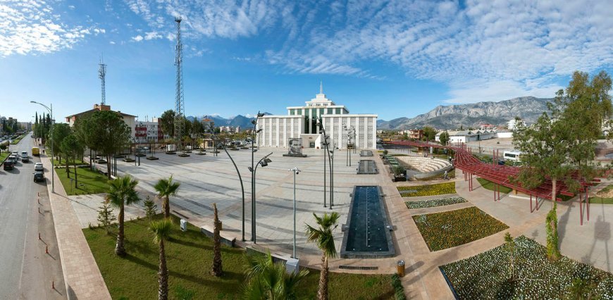 Döşemealtı Belediyesi'ne yolsuzluk operasyonu. 10 şüpheli gözaltında