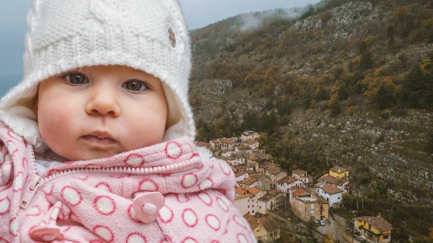 SON DAKİKA HABERLER: 30 yıl sonra ilk bebek doğdu, köyün nüfusu 20'ye yükseldi! Sadece onu görmek için gidiyorlar