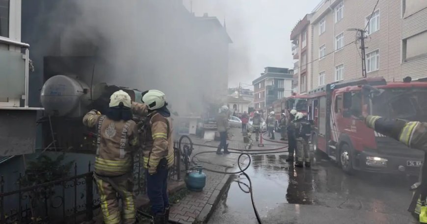 İstanbul'da 3 katlı binada yangın paniği
