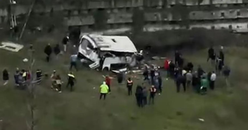 Esenyurt'ta otobüs şarampole yuvarlandı. Ölü ve yaralılar var