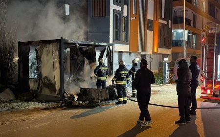 Sitenin güvenlik kulübesinde çıkan yangın büyümeden söndürüldü