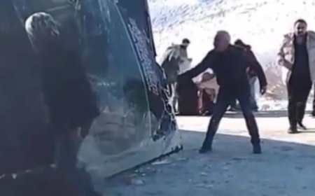 Kars'ta yolcu otobüsü devrildi. Yaralılar var