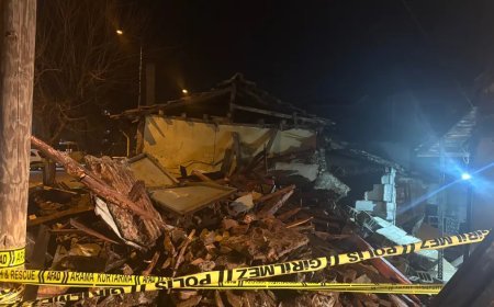 Edirne'de metruk bina çöktü, mahsur kalan 5 kişi kurtarıldı