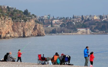 Doğu'yu kar kaplarken Antalya'yı bahar havası sardı
