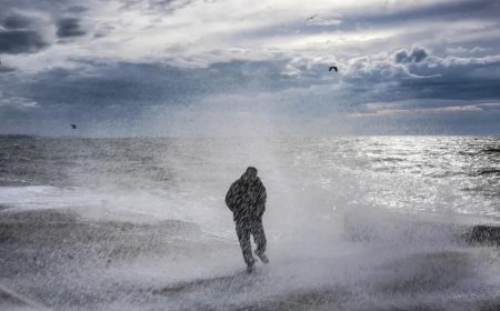 İstanbul'da lodos fırtınası. Dev dalgalar sahile vurdu