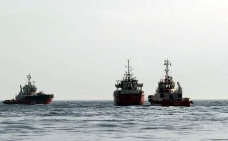 Karaya oturan kuru yük gemisi kurtarıldı