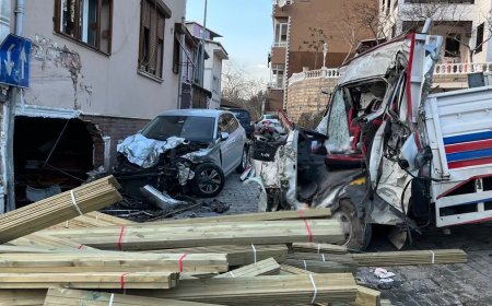 Beykoz'da feci kaza. Kamyon dükkana daldı, 2 kişi hayatını kaybetti