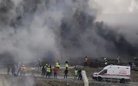 Esenyurt'ta işçi konteynerleri alev alev yanıyor