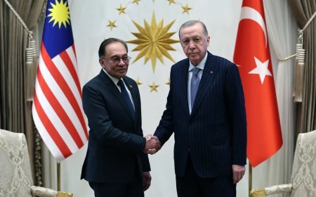 Malezya Başbakanı İbrahim'den Cumhurbaşkanı Erdoğan'a övgü. "Liderliğinize imreniyoruz"