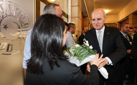 TBMM Başkanı Kurtulmuş, 10 Ocak Çalışan Gazeteciler Günü dolayısıyla parlamento muhabirlerini ziyaret etti