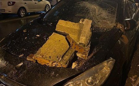 Bahçelievler’de tahliye edilen binanın balkonu çöktü