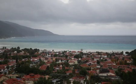 Kuvvetli sağanak denizin rengini değiştirdi