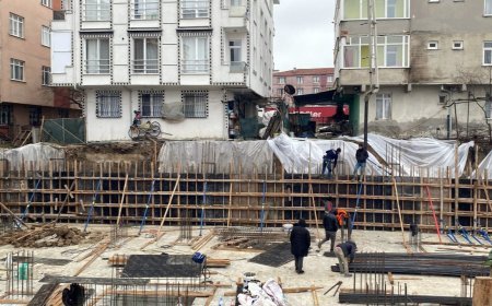 İnşaat temelinin yanındaki 3 binanın bahçesinde toprak kayması; 25 kişi tahliye edildi