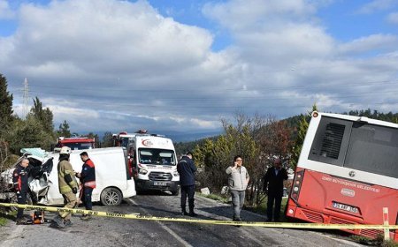 İzmir’de feci kaza! Belediye otobüsü ile minibüs çarpıştı: Ölü ve yaralılar var