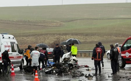 Adıyaman'da yolcu otobüsü ile otomobil çarpıştı. Üç kişi yaşamını yitirdi