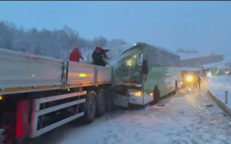 Son dakika... Tokat-Sivas yolunda feci kaza: Yolcu otobüsü TIR’a çarptı: 7 yaralı