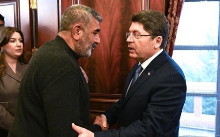 Bakan Tunç, Rojin Kabaiş'in babası ile görüştü