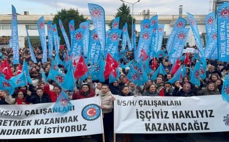 METAL İŞÇİLERİ “TOPLU BASIN AÇIKLAMASI” İLE EYLEMLERİNİ SÜRDÜRÜYOR