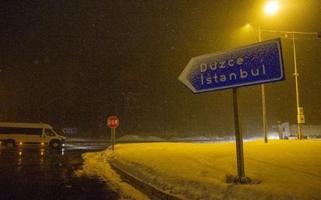 Bolu Dağı'nda yoğun kar! Ekipler sürücüleri uyarıyor