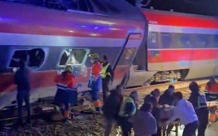 İspanya'da hızlı trenler raydan çıktı! Bölgeden korkunç görüntüler