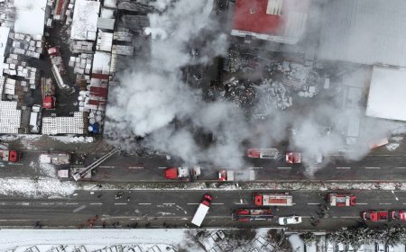 Tuzla'da çakmak fabrikasında yangın. Gökyüzünü siyah dumanlar kapladı