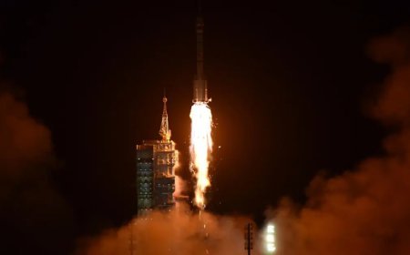 Uzay çöpü çarptı, Çin mekiği Dünya'ya insansız döndü